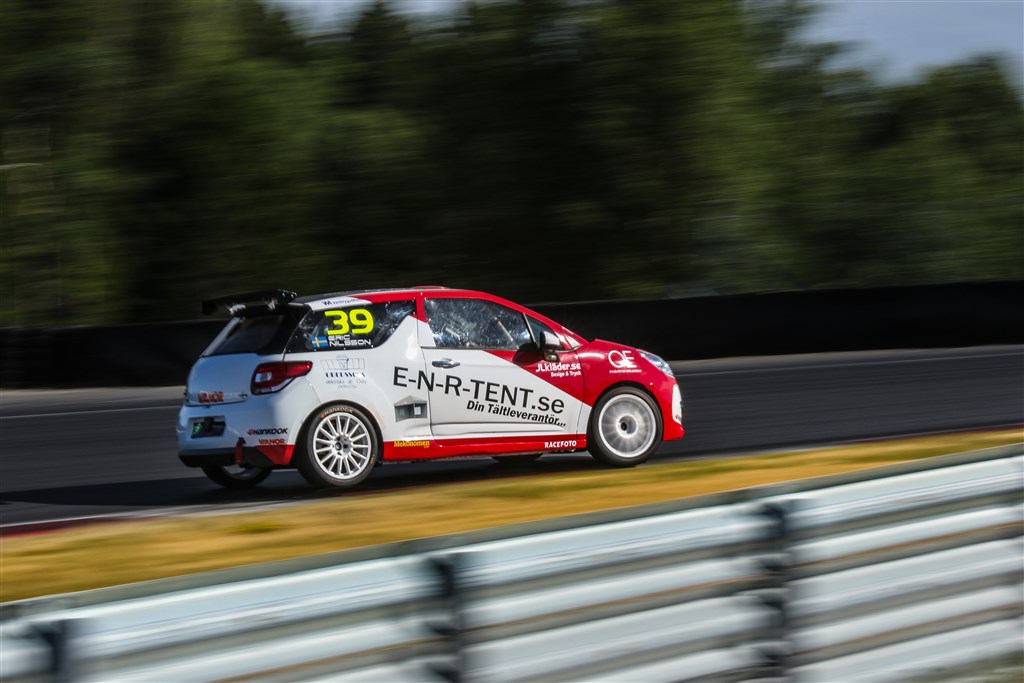 Eric Nilsson har fået god fart i bilen, og svenskeren leverede da også et godt resultat i kvalifikationen. Nilsson starter som nummer tre.
(Foto: Niklas Majgaard)